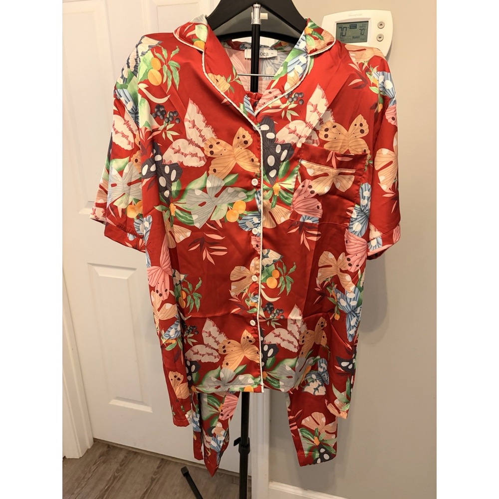 NWT Ysoea Red Satin Butterfly Print Pajama Set Short Sleeve Top & Pant XL Luxury
